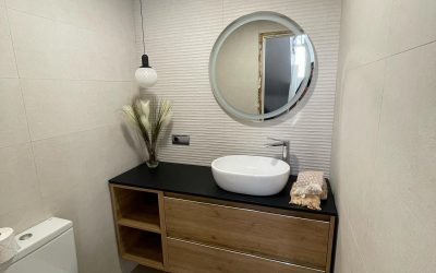 Otro cliente satisfecho de sus azulejos y mueble de baño